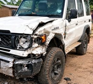 Kongo-Central : six policiers blessés après une collision entre un camion et le cortège de Papy Mantezolo dans le territoire de Kasangulu